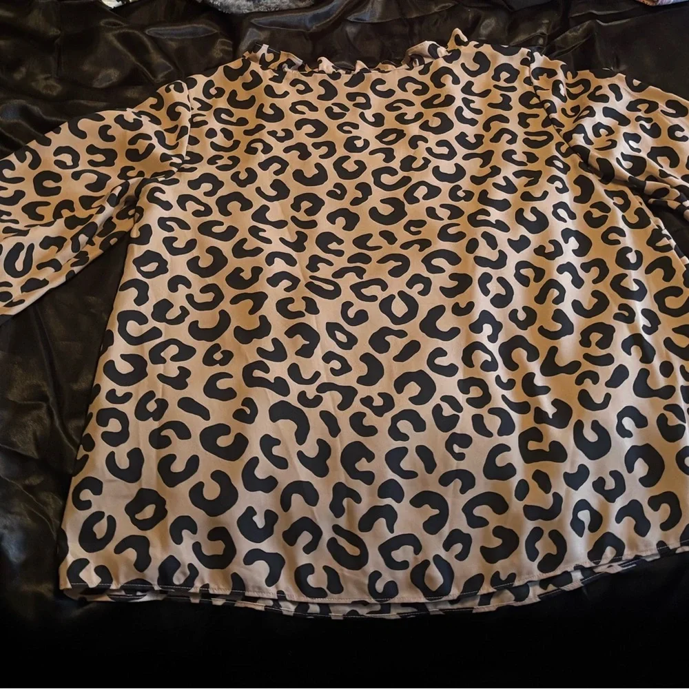 Kate Spade Tan Leopard Print long sleeve Blouse - Picture 10 of 15